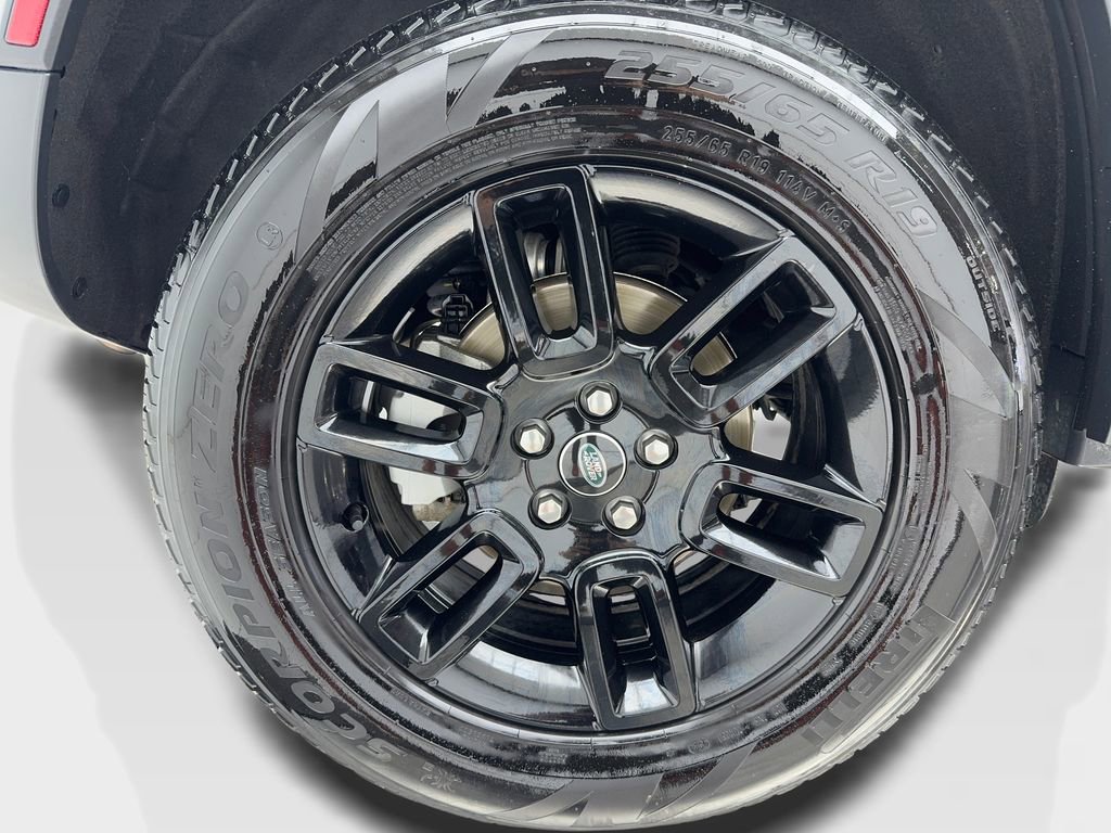 Used 2025 Land Rover Defender 110 S image 49