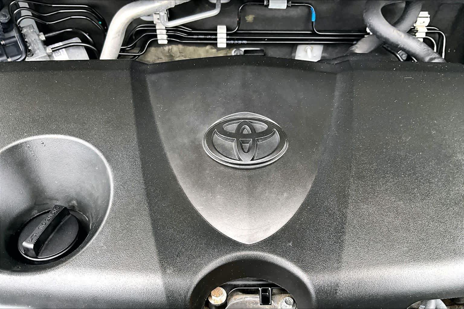 Used 2021 Toyota RAV4 LE AWD/4WD image 32