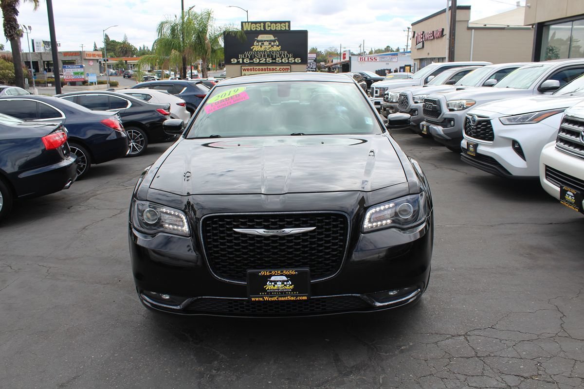 Used 2019 Chrysler 300 S AWD/4WD image 3