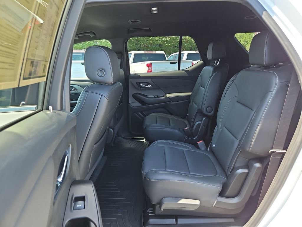 Used 2023 Chevrolet Traverse LT FWD image 24