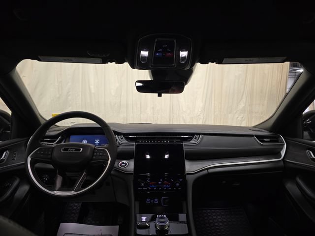 Used 2025 Jeep Grand Cherokee Limited w/ Trailer Tow Package AWD/4WD image 31