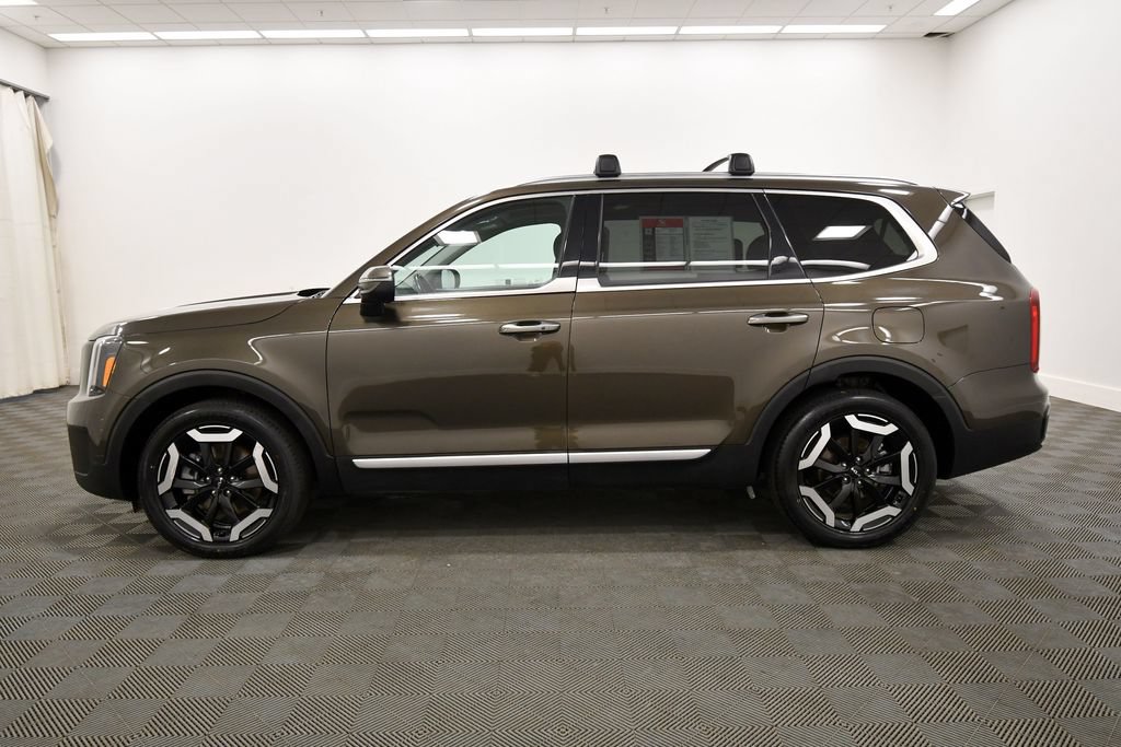 Certified 2025 Kia Telluride S AWD/4WD image 4