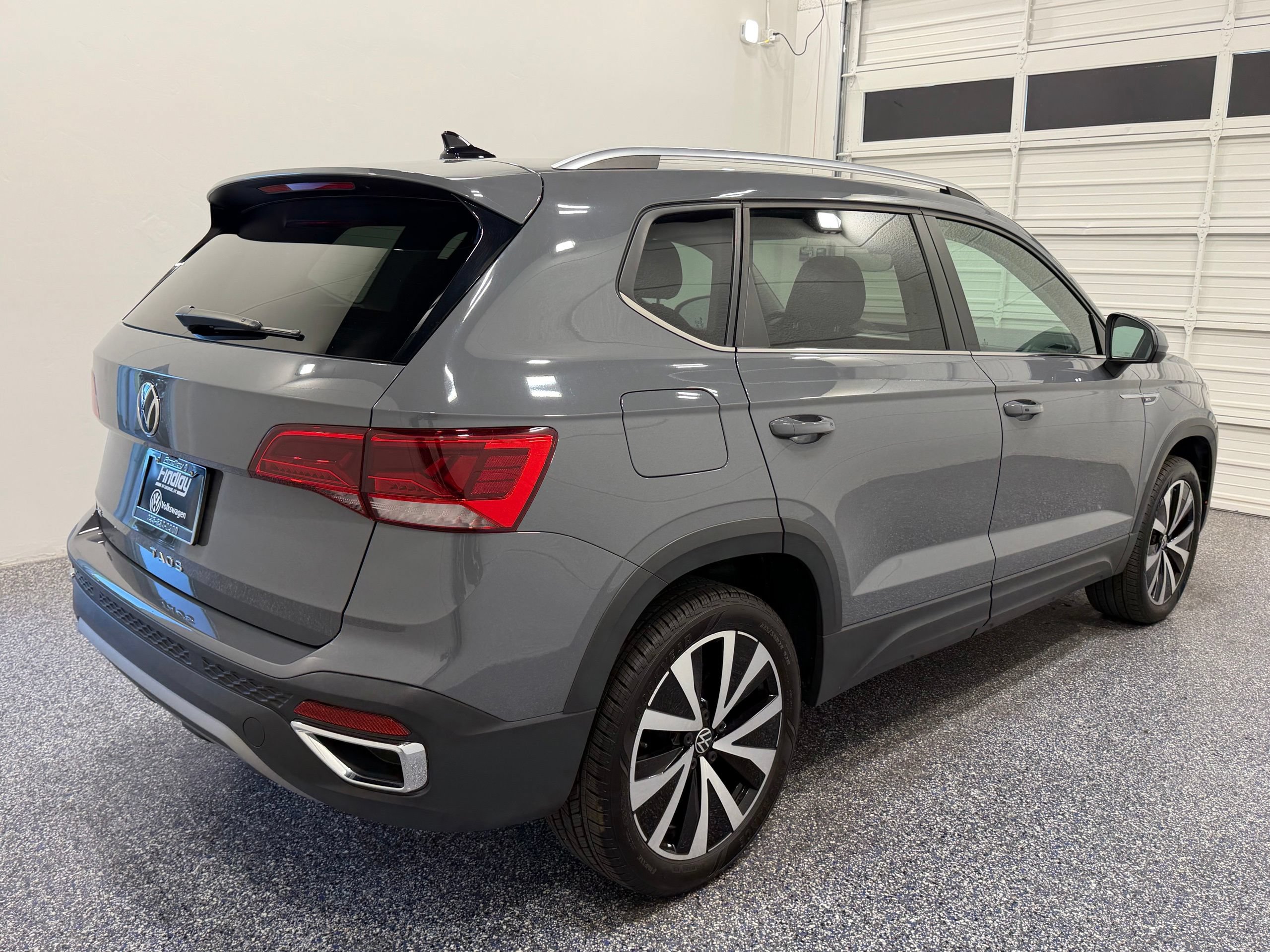 Used 2023 Volkswagen Taos SE w/ Panoramic Sunroof Package FWD image 6