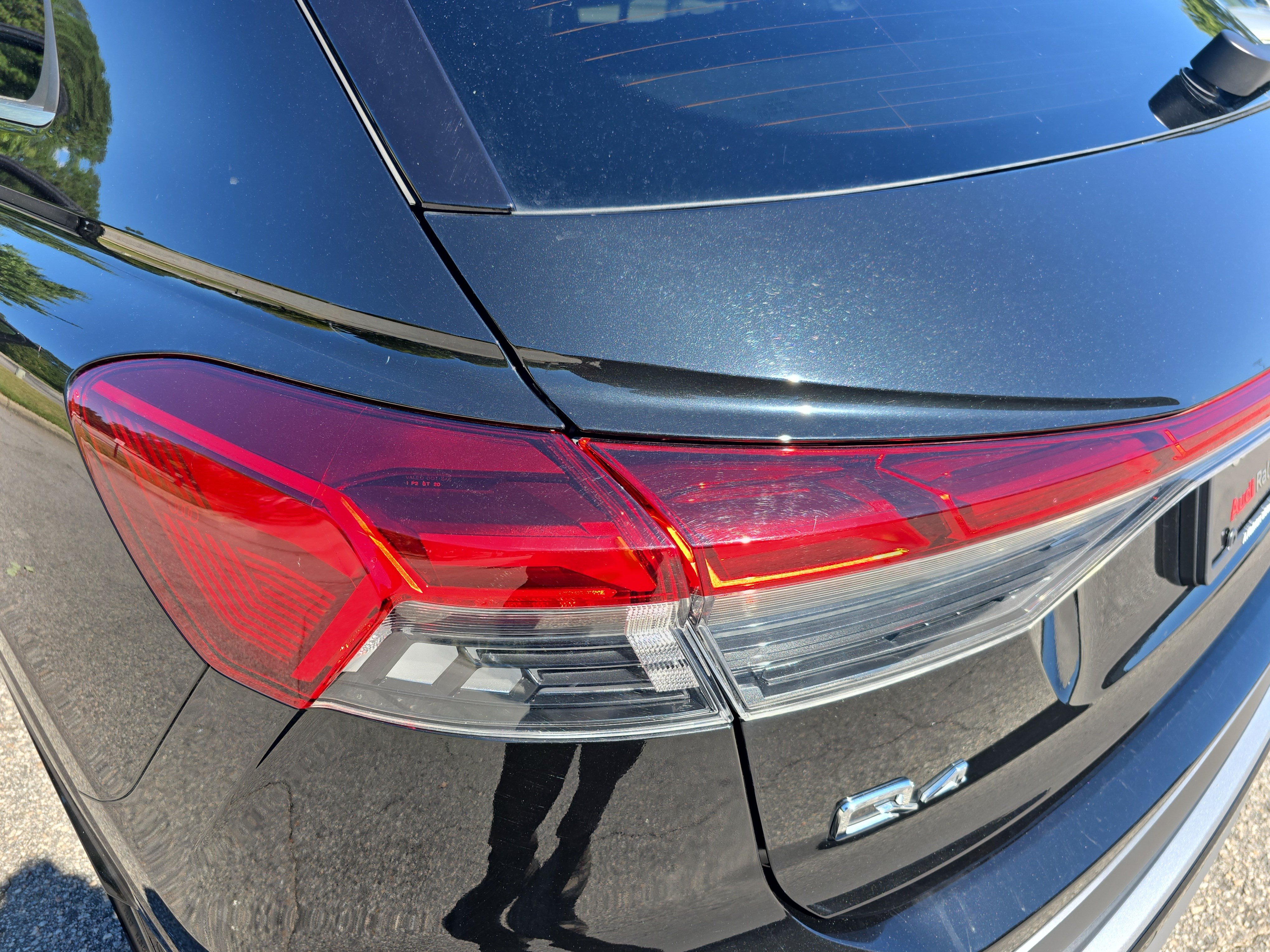 Used 2023 Audi Q4 e-tron Prestige AWD/4WD image 31