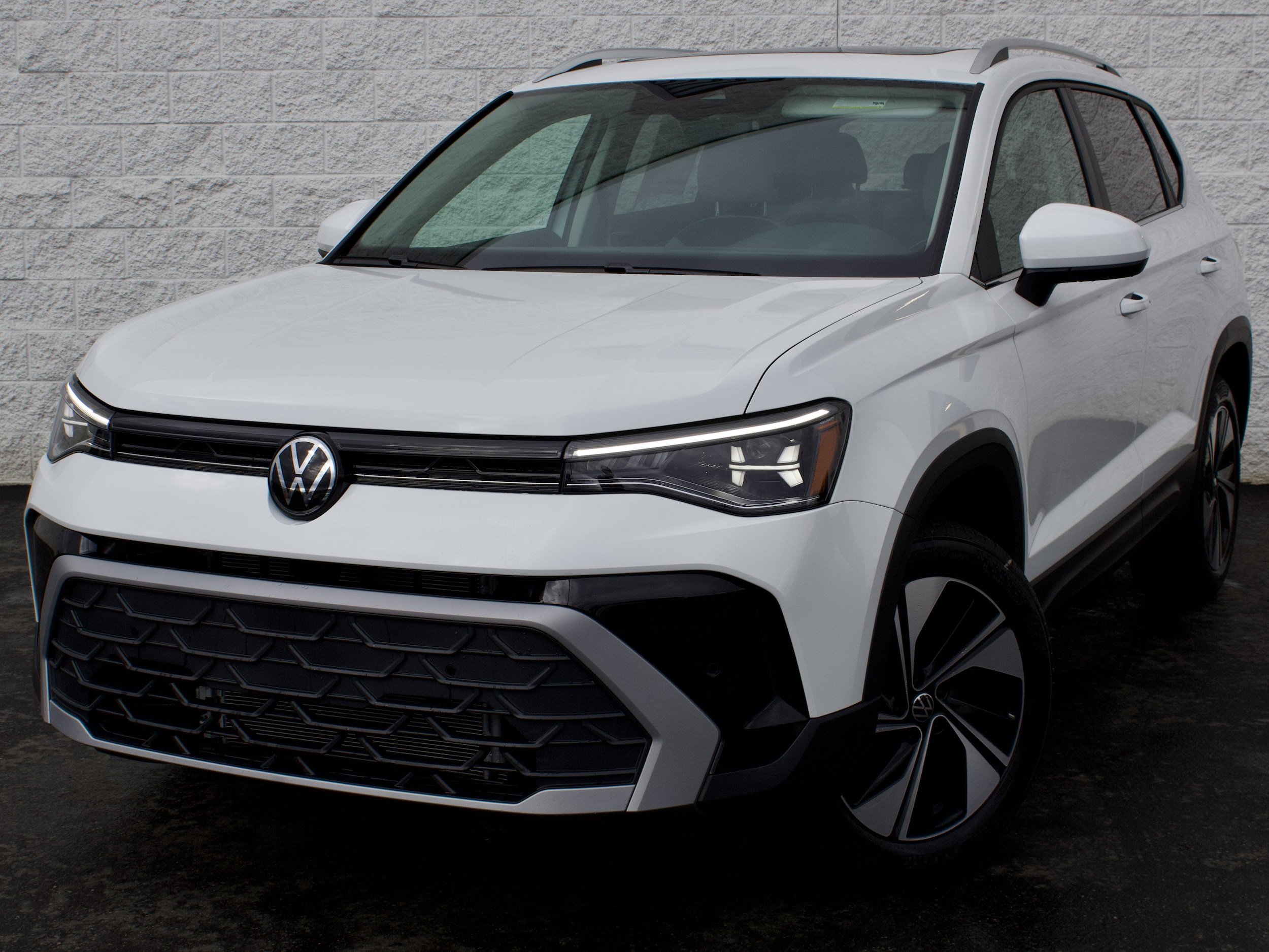 New 2026 Volkswagen Taos SE AWD/4WD image 3