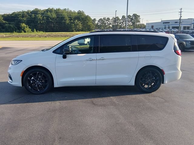 Used 2025 Chrysler Pacifica Limited FWD image 6