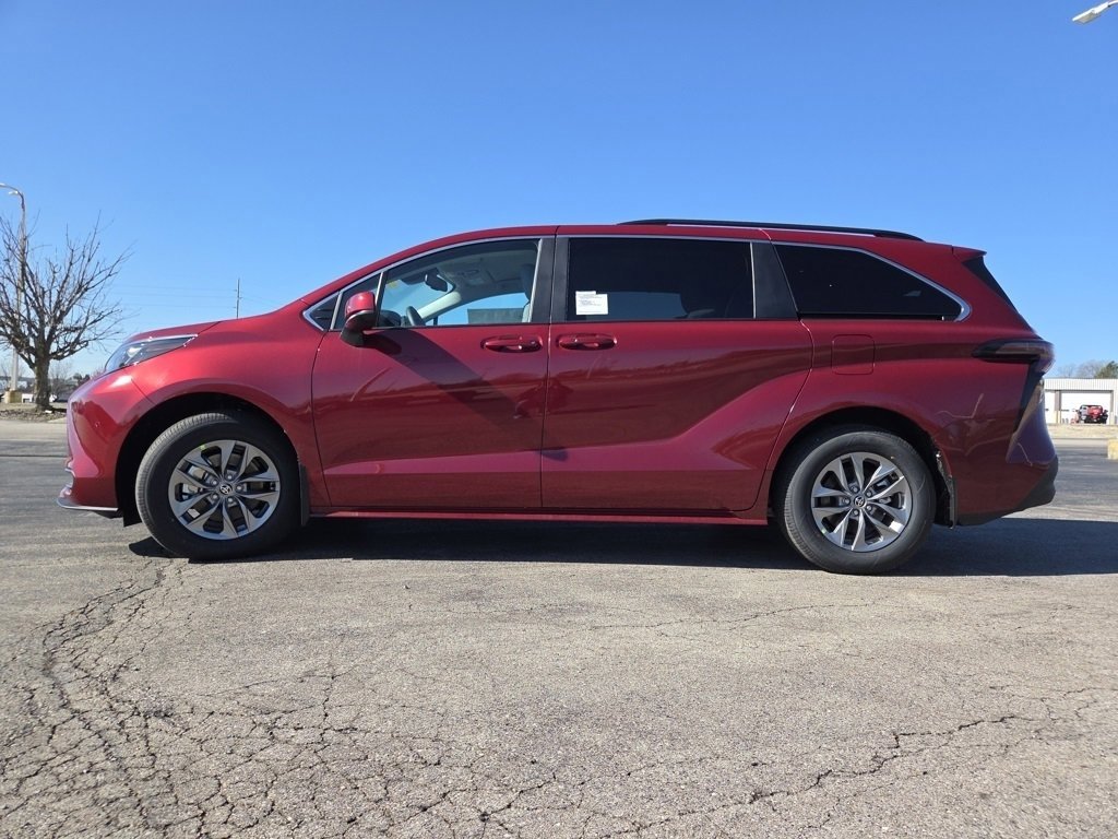 New 2026 Toyota Sienna LE image 18