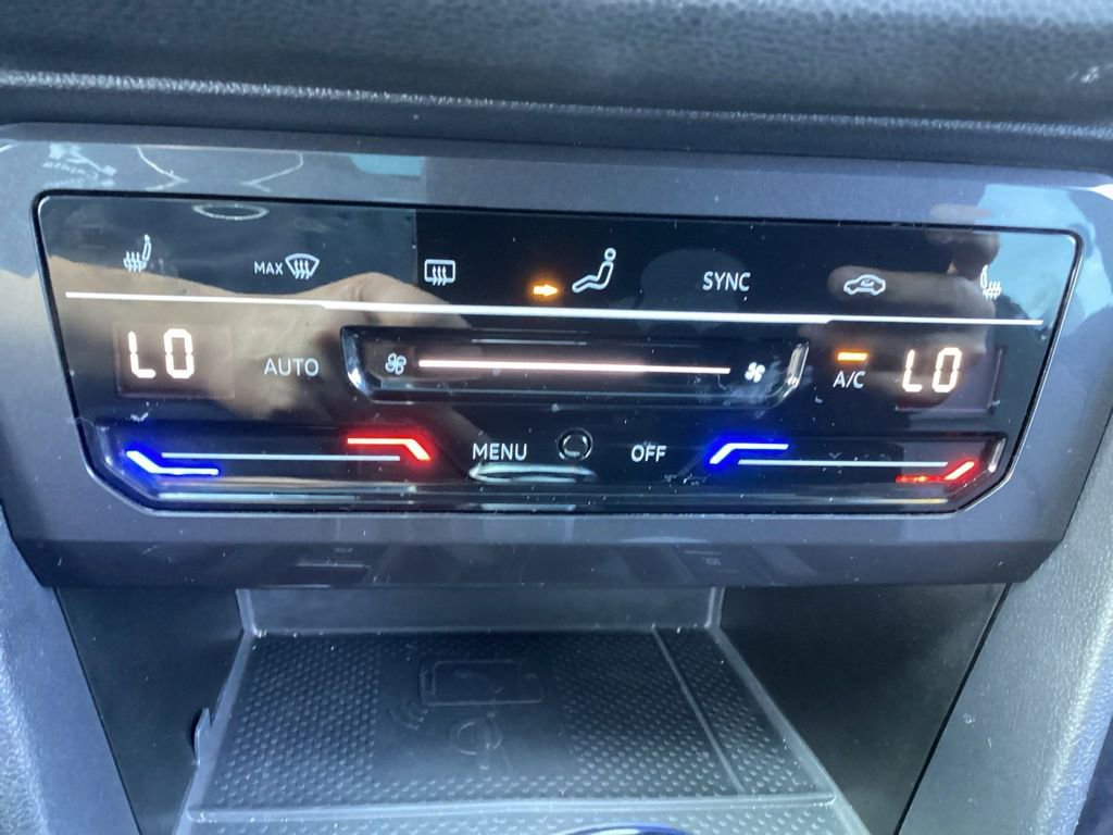 Used 2024 Volkswagen Tiguan SE R-Line image 24