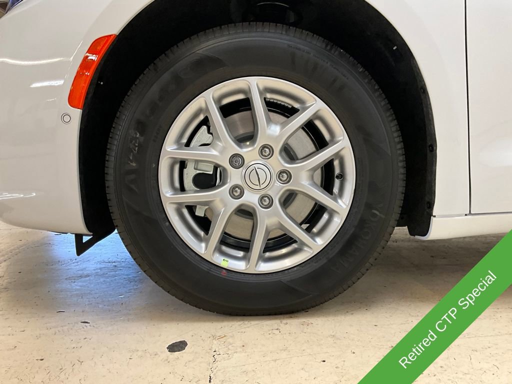 New 2025 Chrysler Pacifica Select image 17