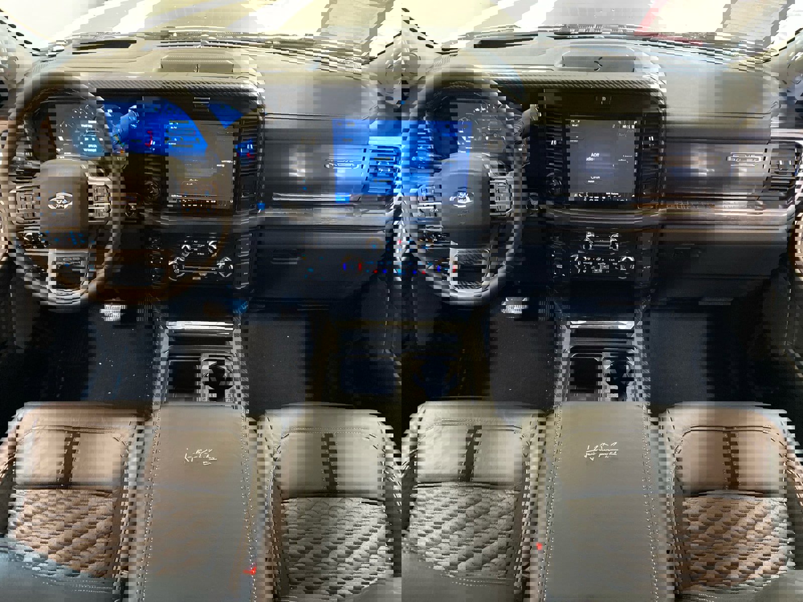 New 2026 Ford F250 Lariat w/ Black Appearance Package image 13