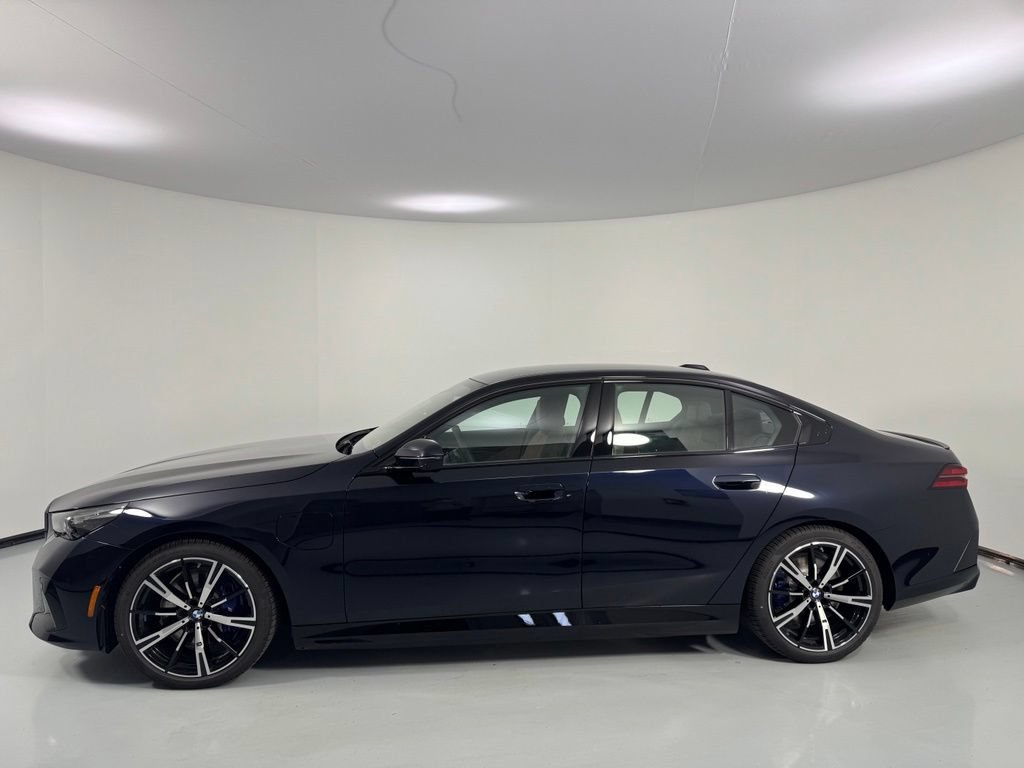 New 2027 BMW 550e xDrive AWD/4WD image 4