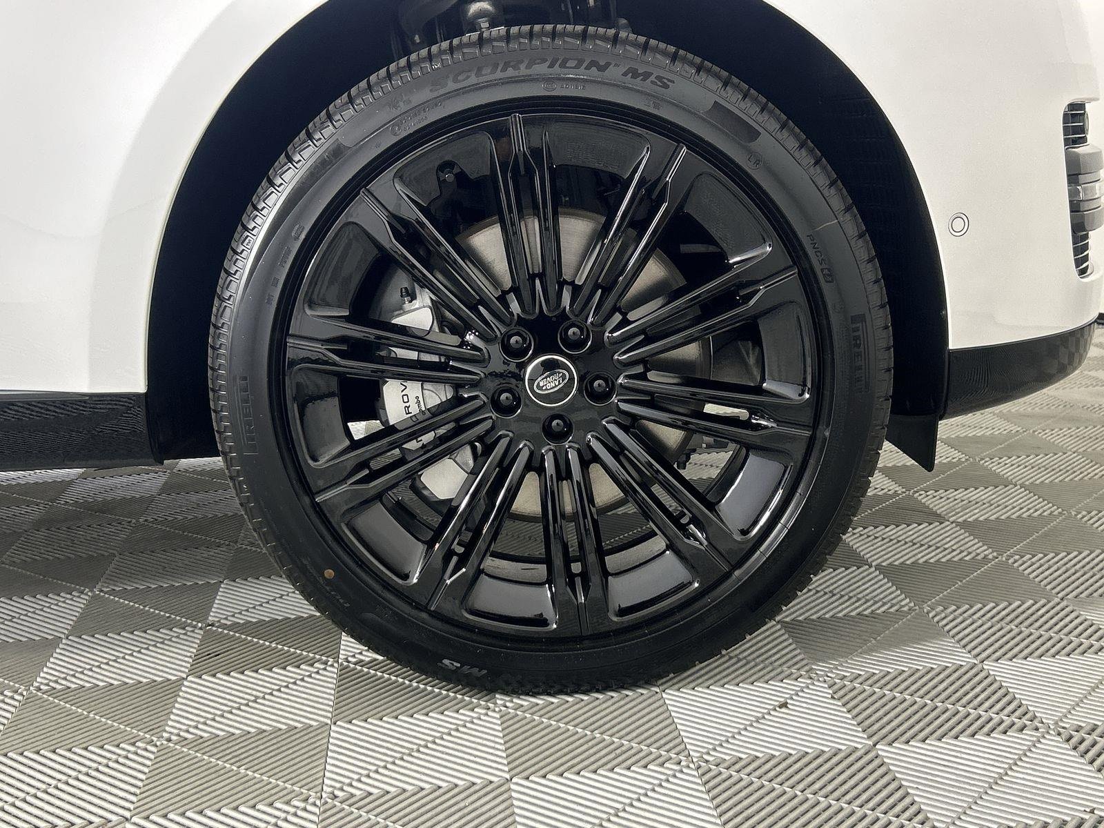 New 2025 Land Rover Range Rover SE image 35