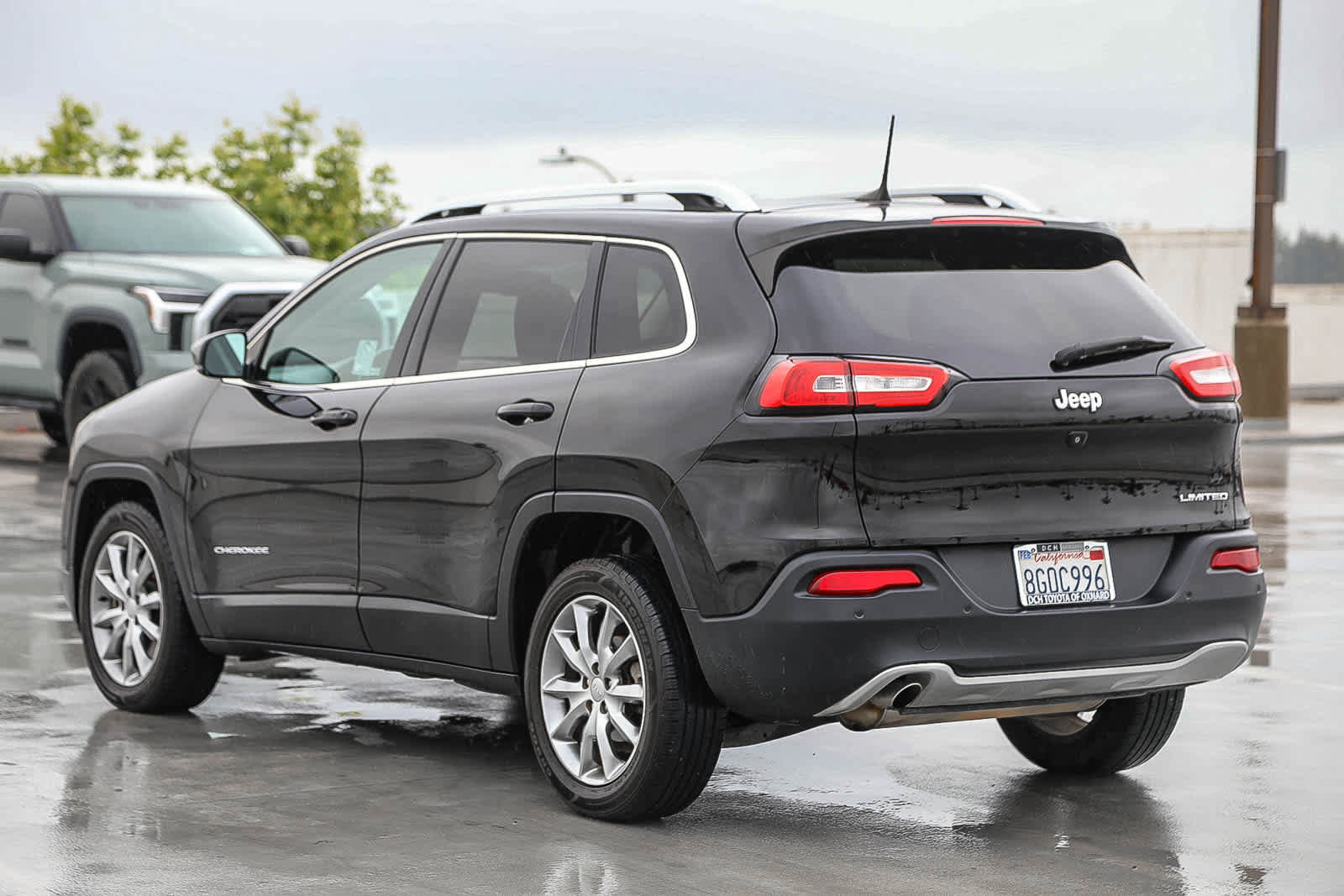 Used 2018 Jeep Cherokee Limited image 7
