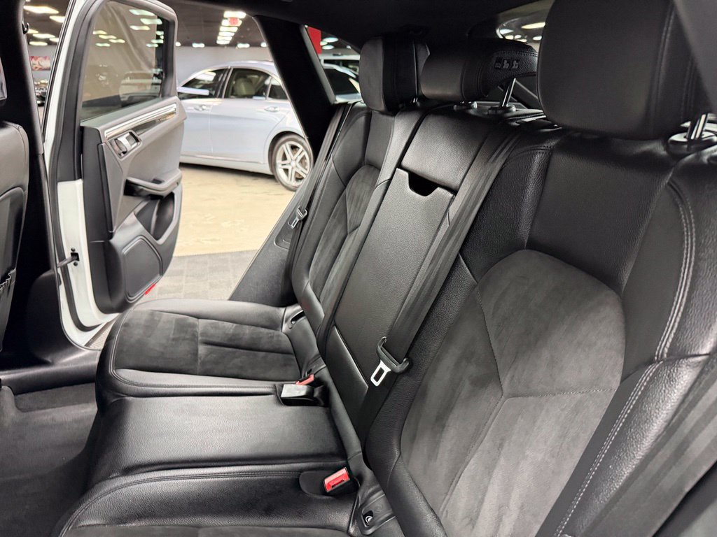 Used 2021 Porsche Macan AWD/4WD image 39