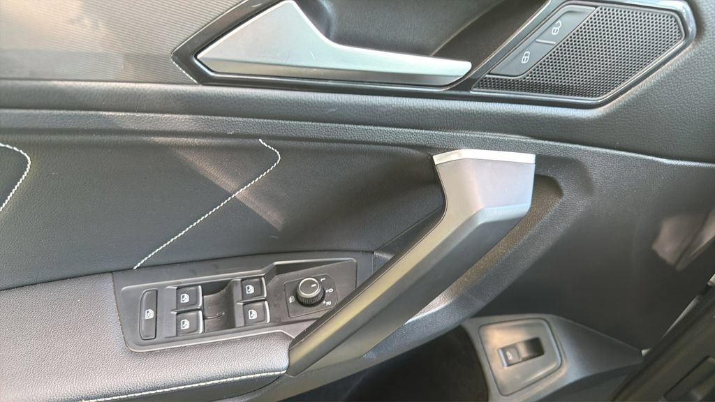 Certified 2022 Volkswagen Tiguan SE FWD image 21