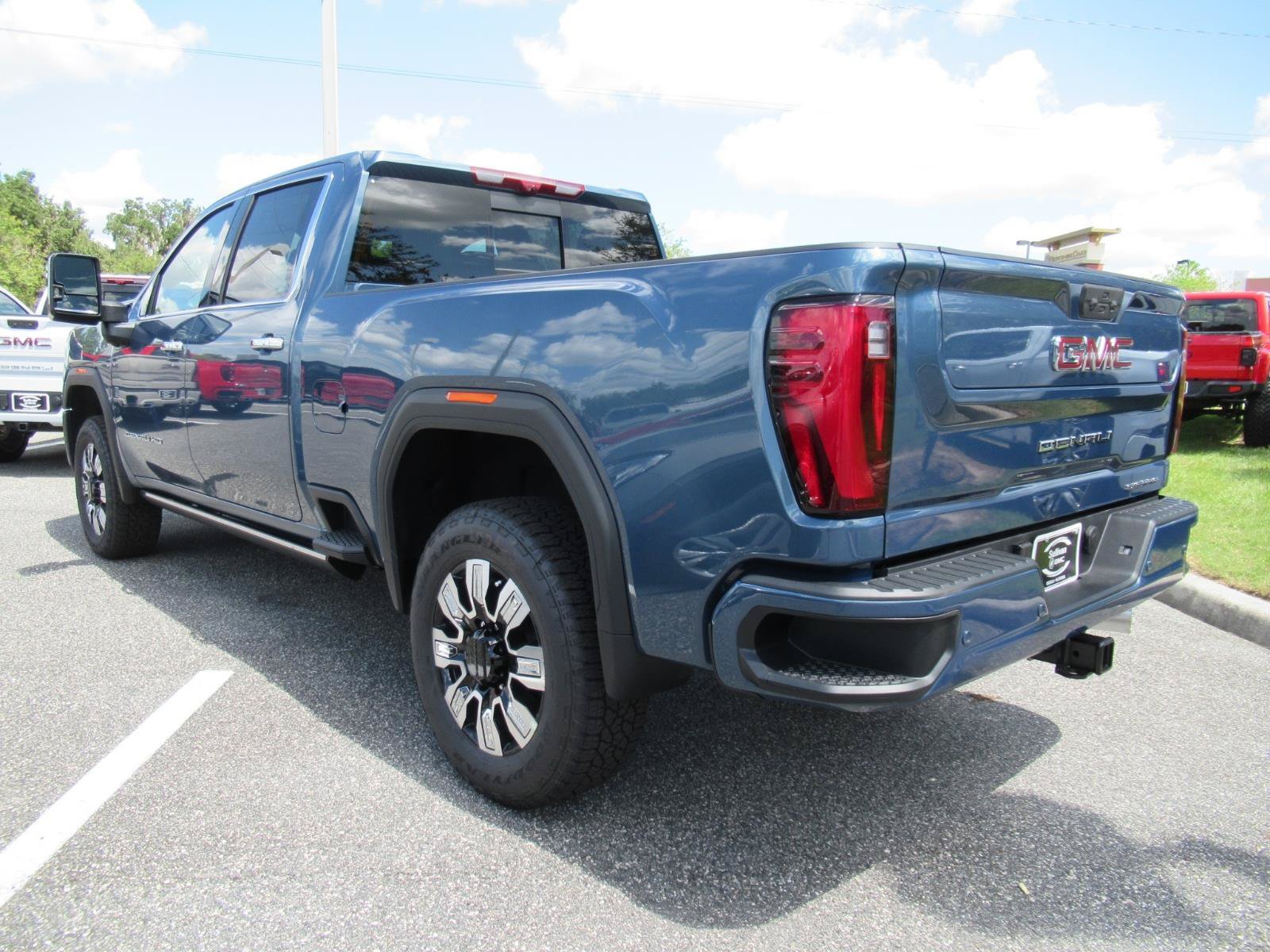 New 2026 GMC Sierra 2500 Denali w/ Denali Reserve Package AWD/4WD image 5