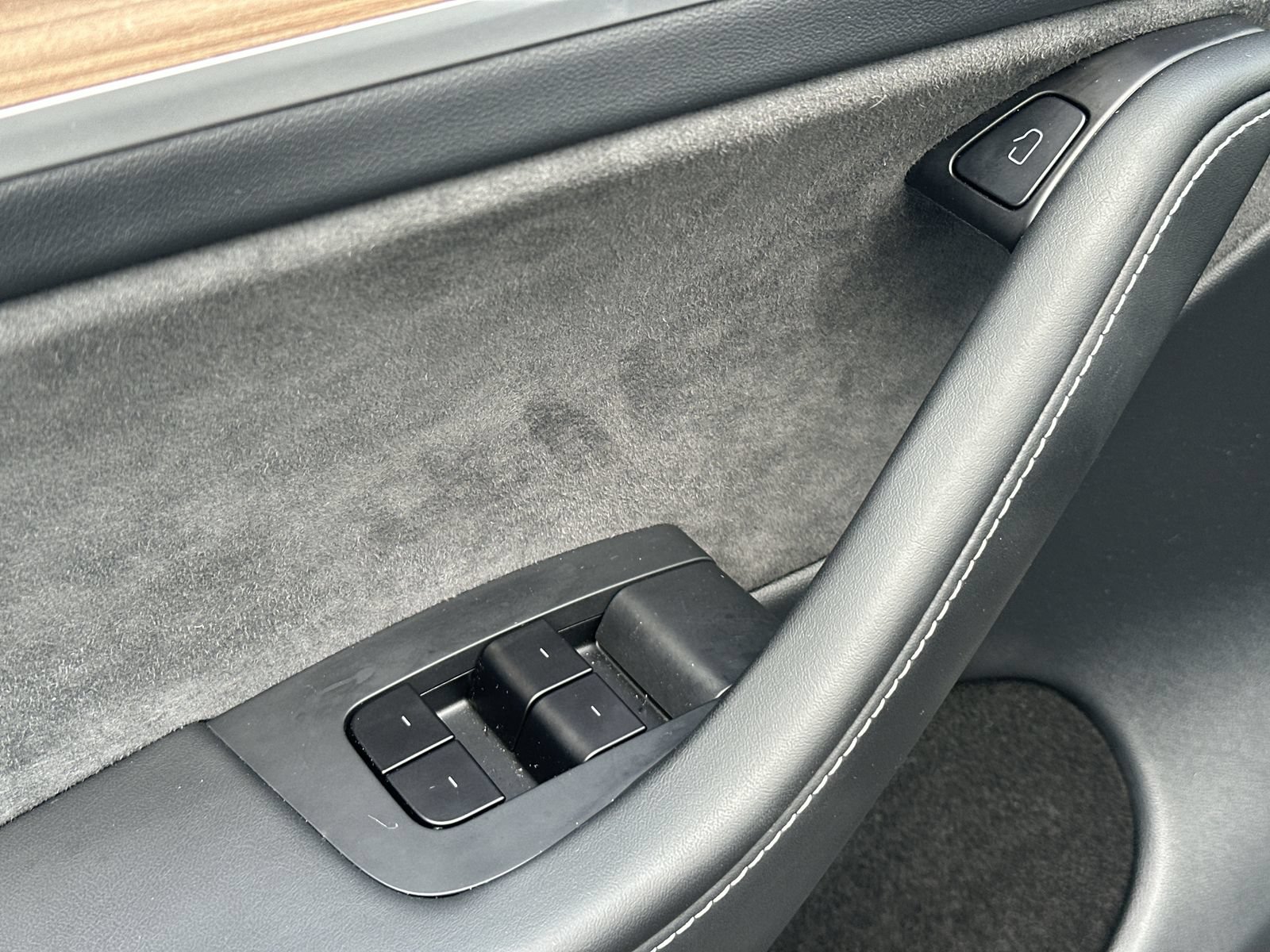 Used 2025 Tesla Model Y Long Range RWD image 15