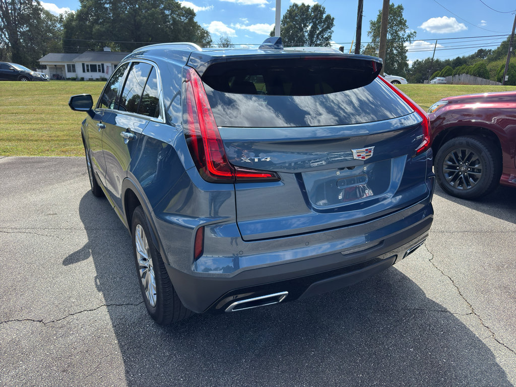 Used 2025 Cadillac XT4 Premium Luxury image 4