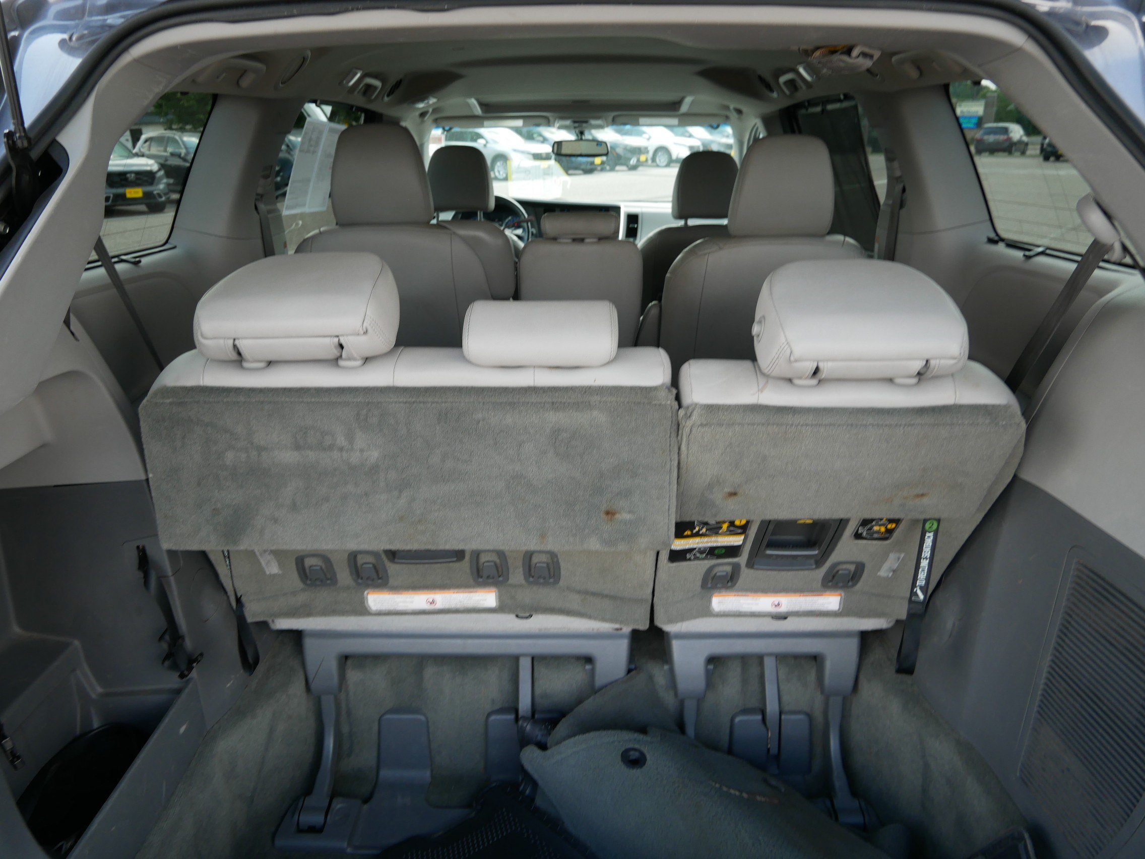 Used 2015 Toyota Sienna XLE w/ XLE Navigation Package FWD image 18
