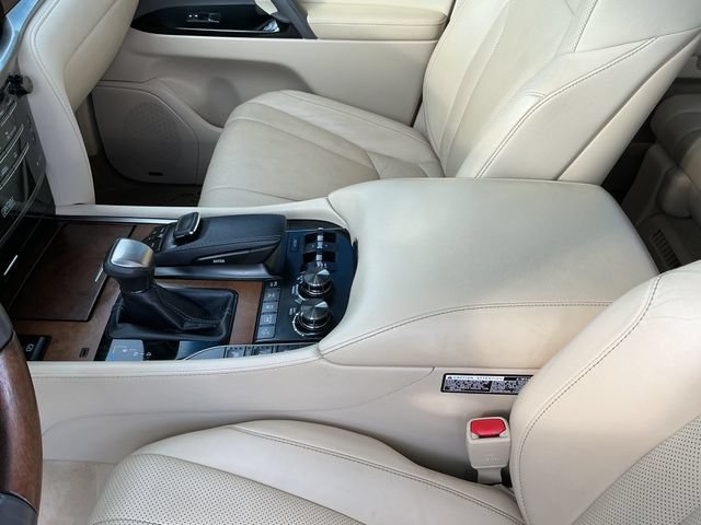 Used 2016 Lexus LX 570 4WD w/ Luxury Package image 26
