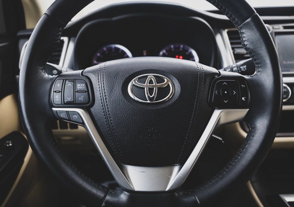 Used 2016 Toyota Highlander XLE image 13