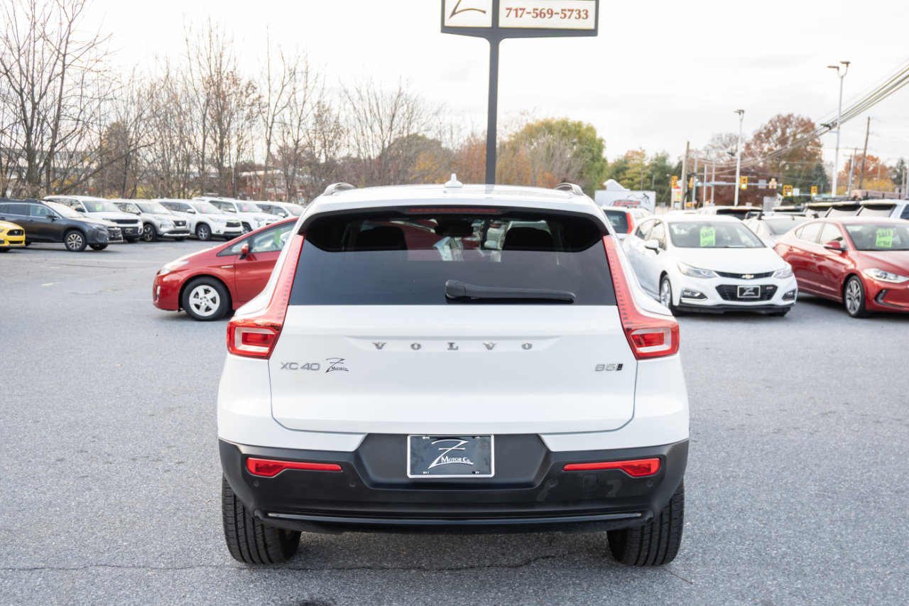 Used 2023 Volvo XC40 B5 Plus image 10