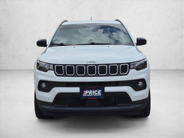 Used 2024 Jeep Compass Latitude AWD/4WD image 2