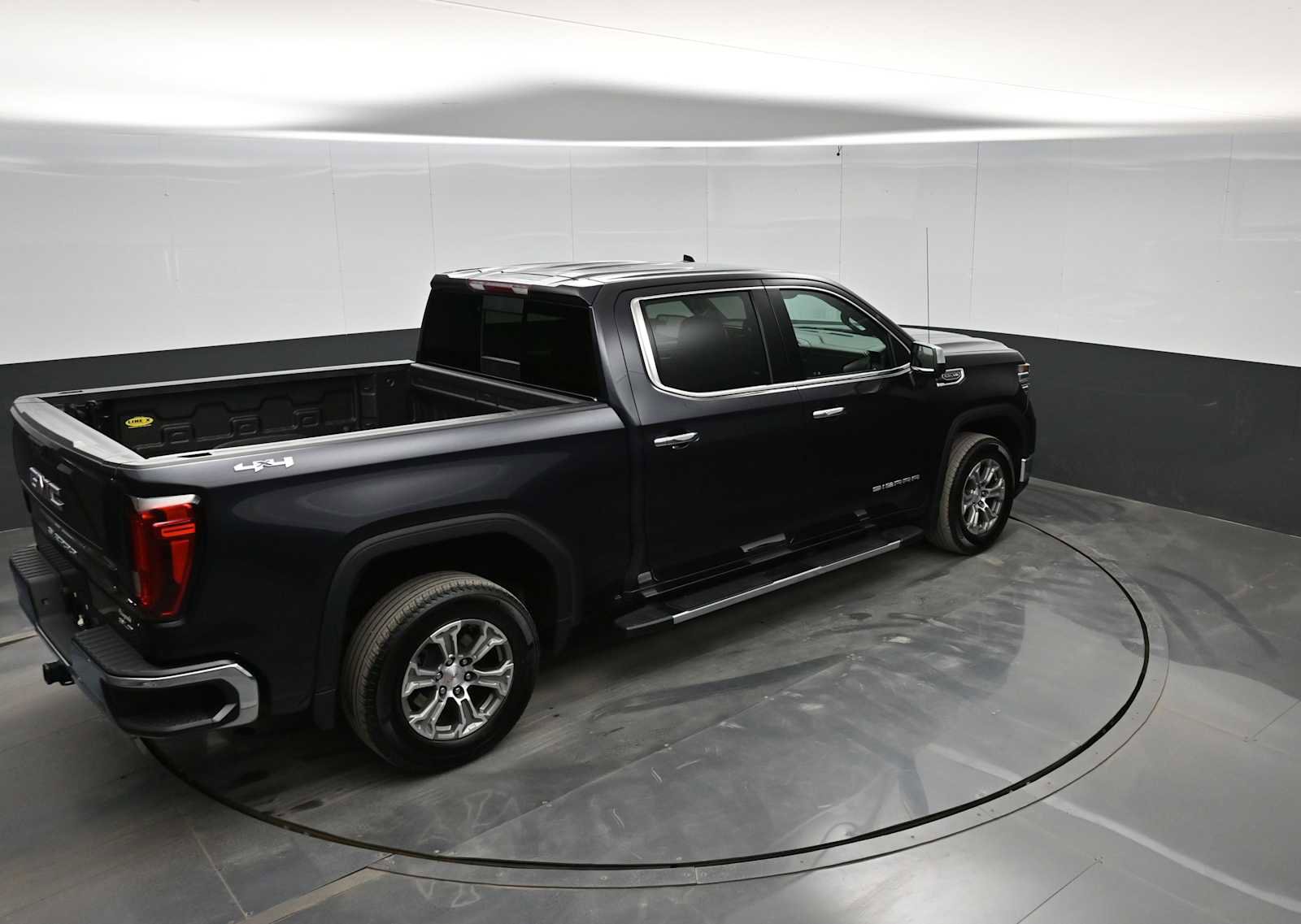 Used 2022 GMC Sierra 1500 SLT w/ SLT Convenience Package image 30