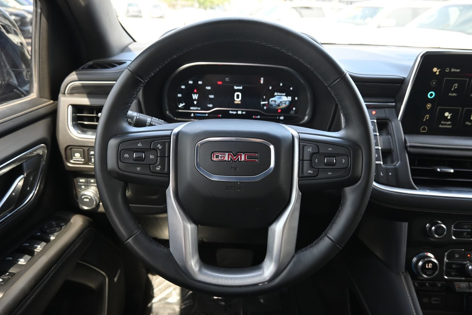 Certified 2024 GMC Yukon XL SLT w/ SLT Luxury Package AWD/4WD image 10