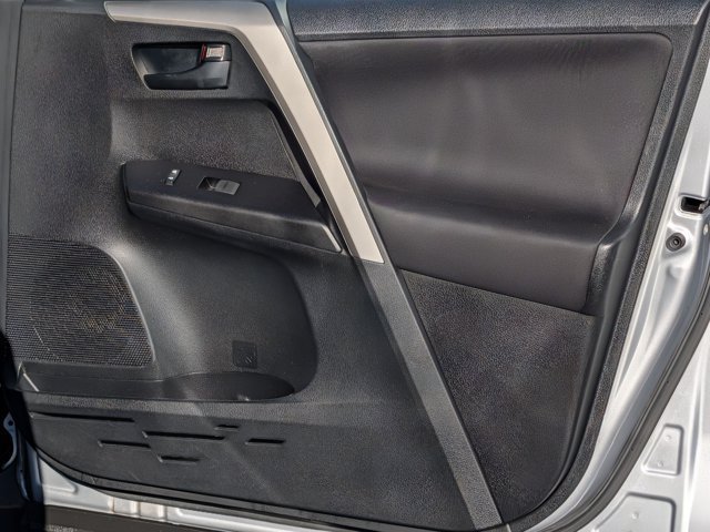Used 2017 Toyota RAV4 LE FWD image 13