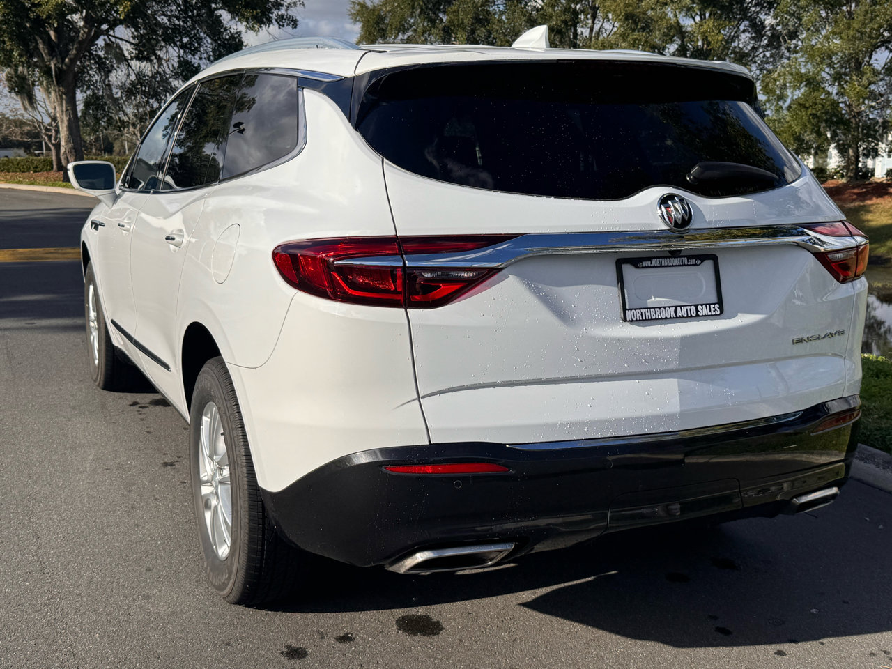 Used 2019 Buick Enclave Essence image 12