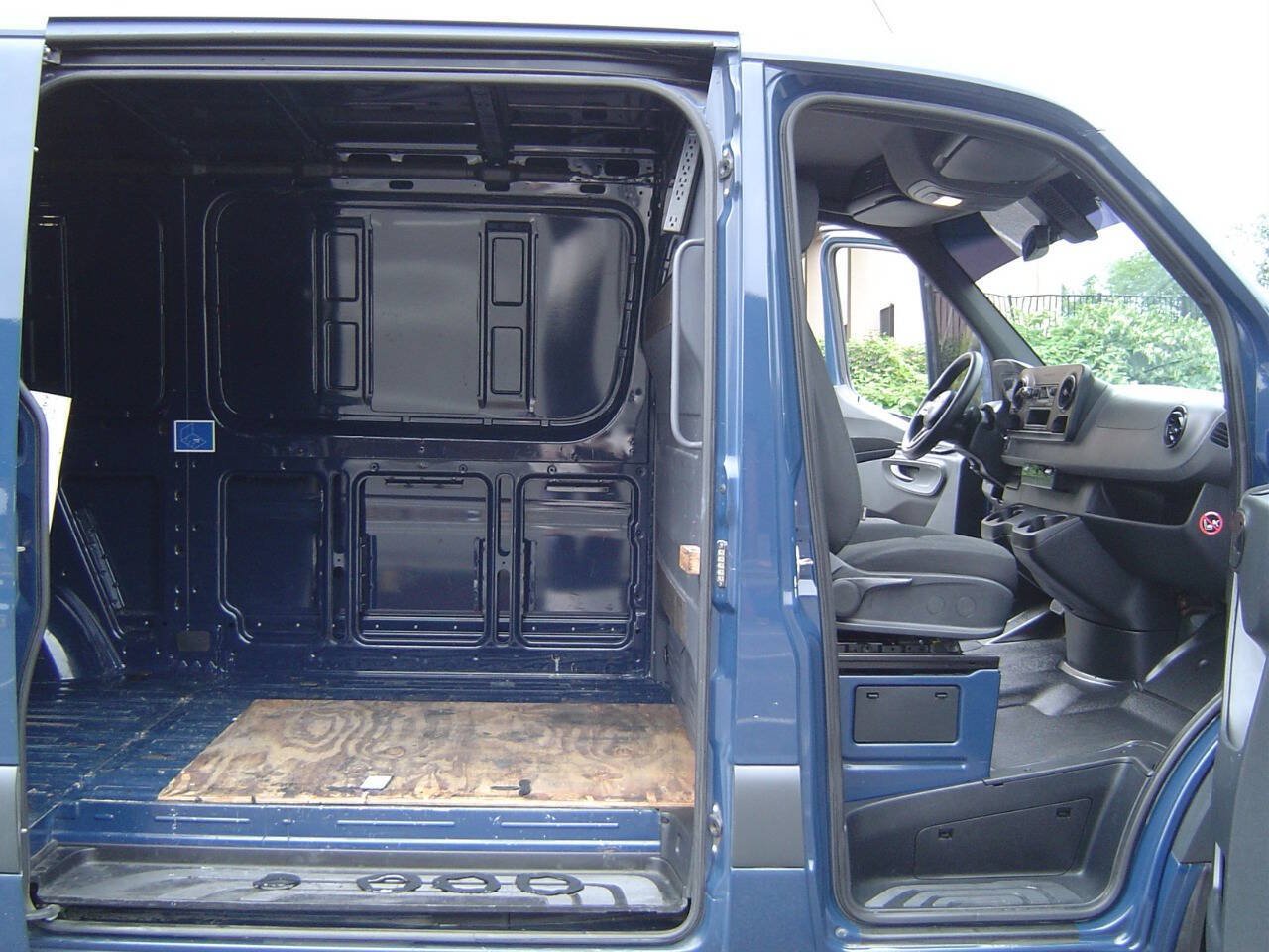 Used 2019 Freightliner Sprinter 2500 RWD image 9