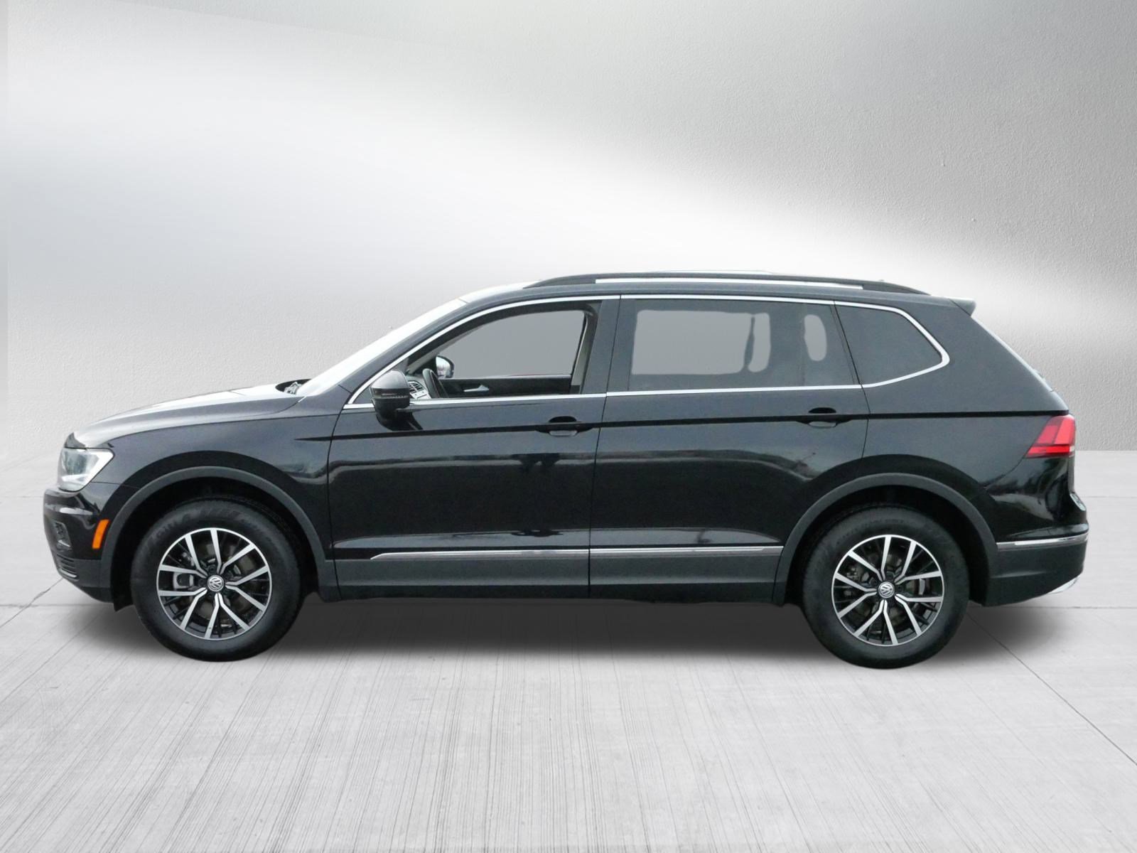 Used 2021 Volkswagen Tiguan SE w/ Panoramic Sunroof Package image 4