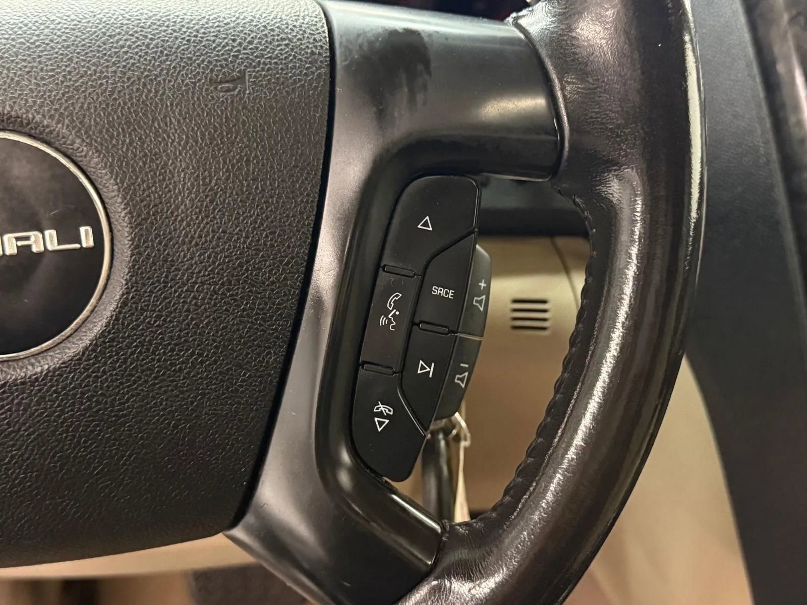 Used 2011 GMC Acadia Denali image 26