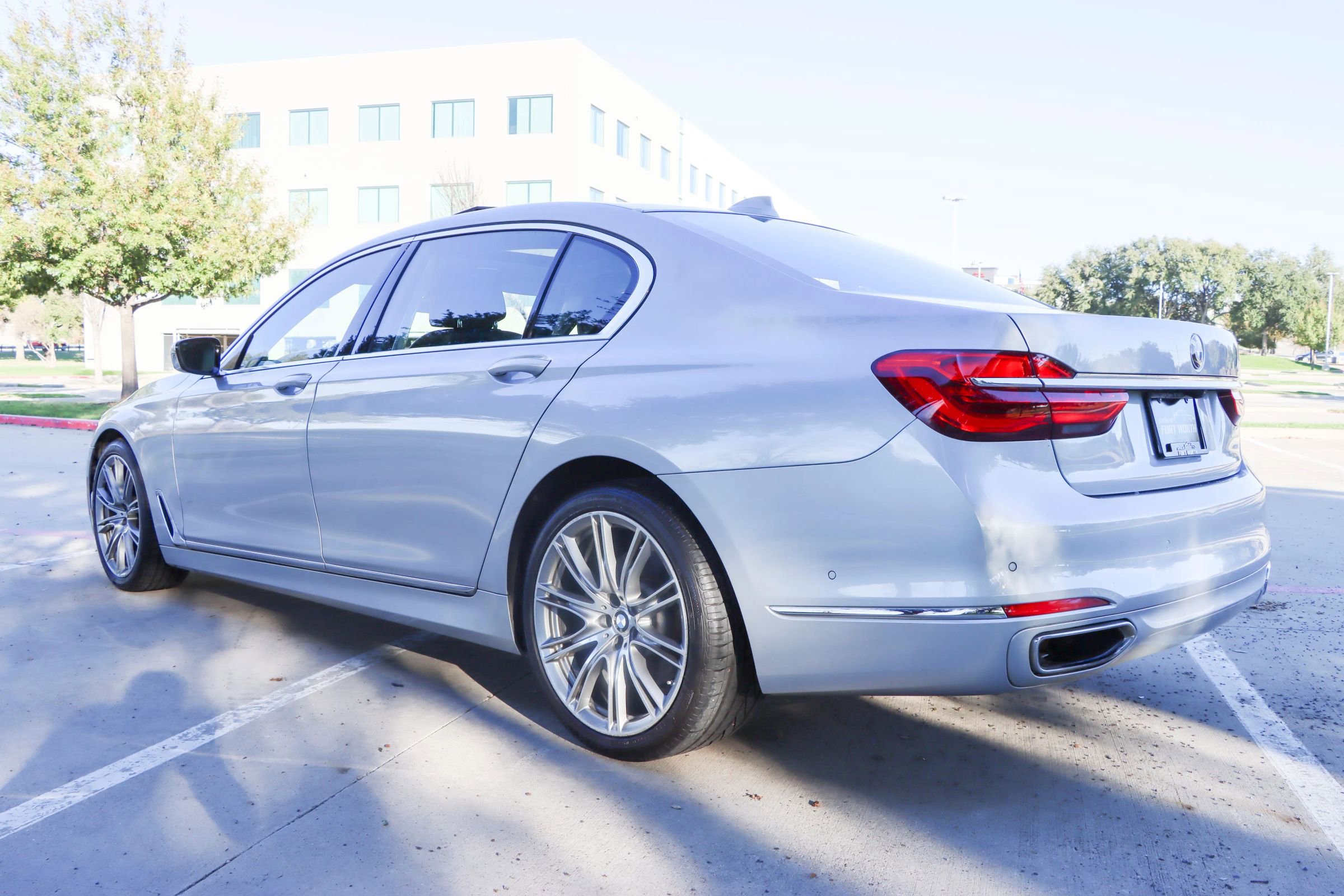 Used 2019 BMW 740i w/ Executive Package image 5
