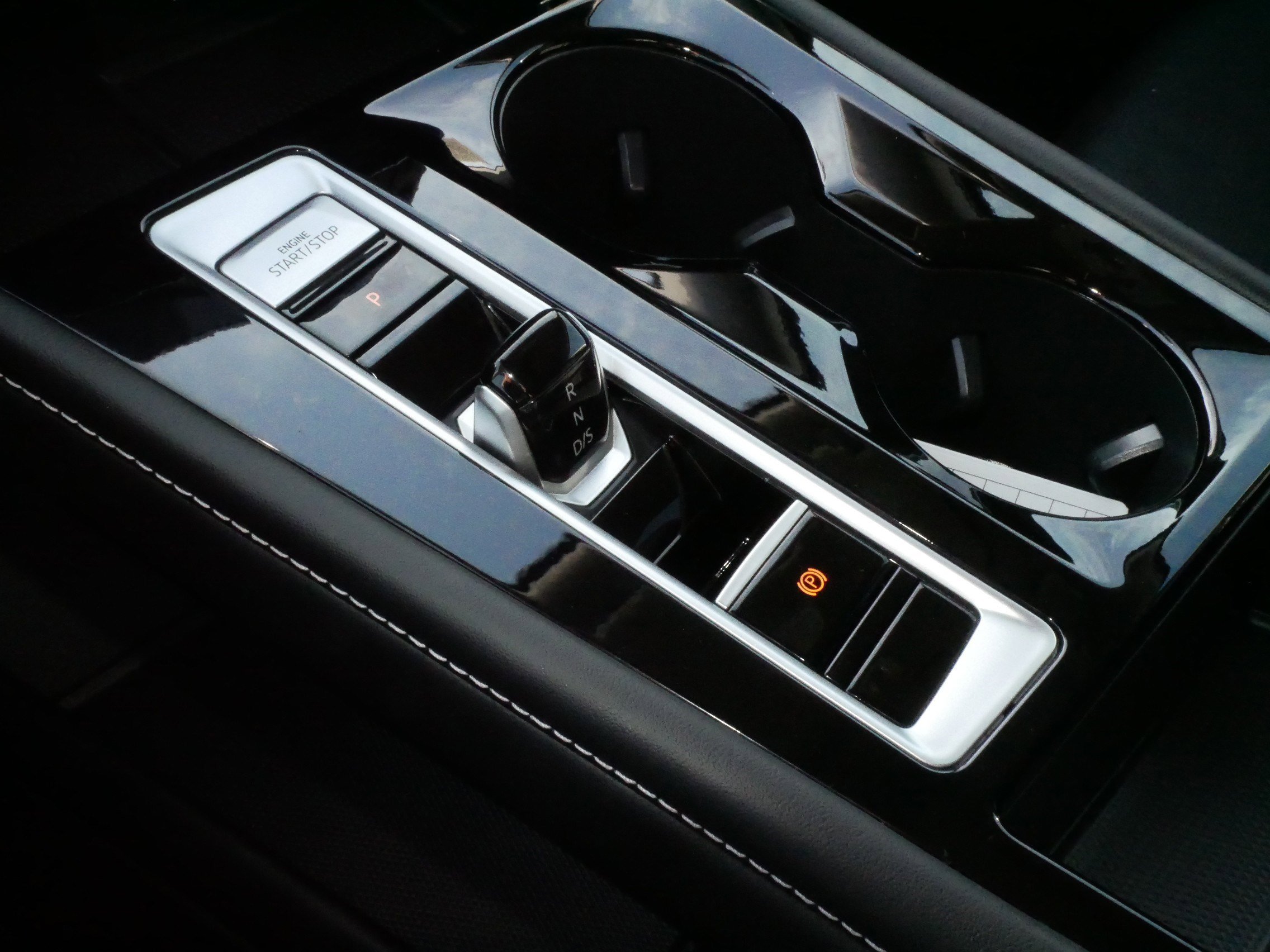 Used 2024 Volkswagen Atlas SEL Premium R-Line image 25