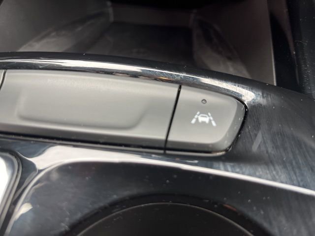 Used 2025 Chevrolet Trax RS w/ Sunroof Package image 23