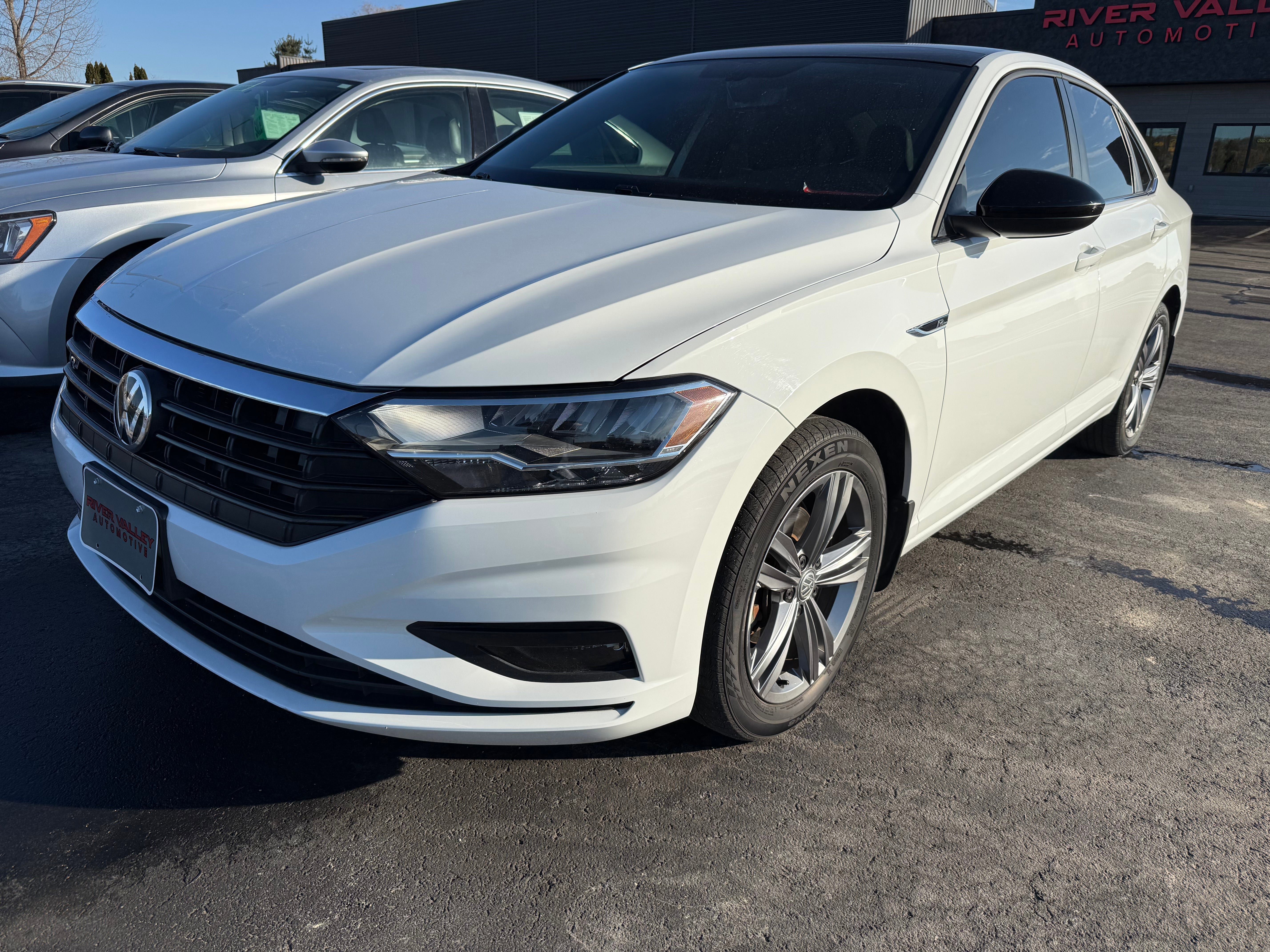 Used 2019 Volkswagen Jetta R-Line FWD image 1