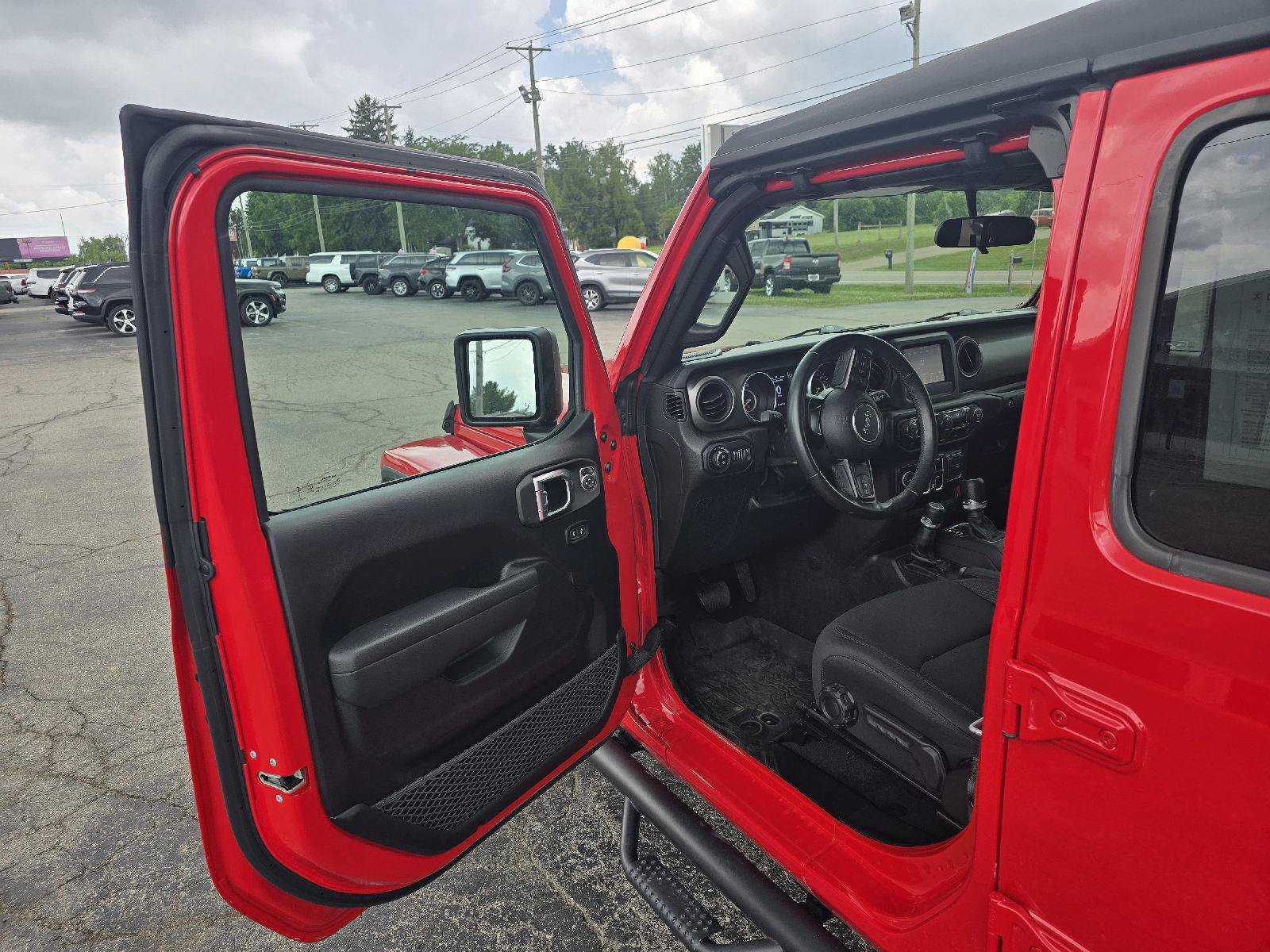 Used 2022 Jeep Gladiator Sport AWD/4WD image 12
