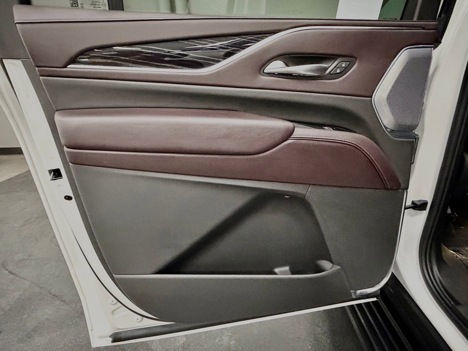 Used 2023 Cadillac Escalade ESV V image 38