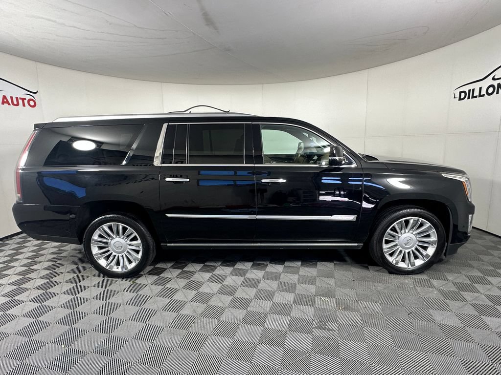Used 2018 Cadillac Escalade ESV Platinum AWD/4WD image 11