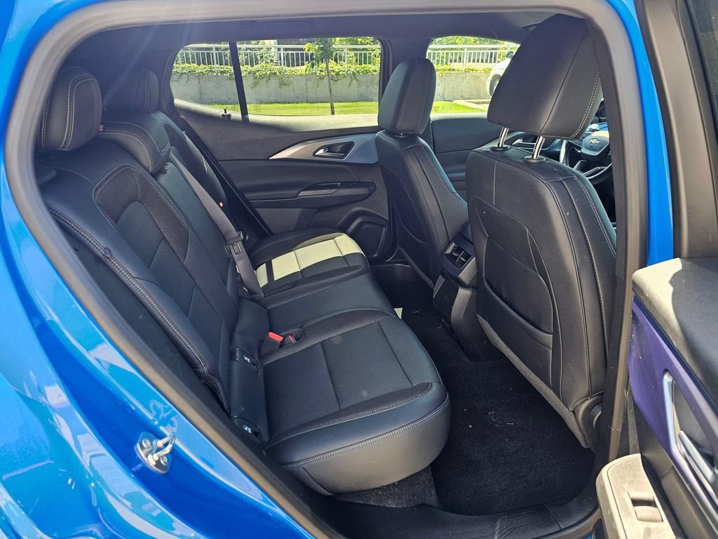 Used 2024 Chevrolet Equinox EV LT FWD image 12