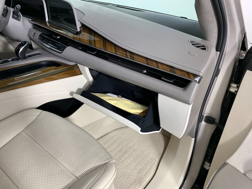 Used 2022 Cadillac Escalade Sport Platinum w/ LPO, ONYX Package AWD/4WD image 43