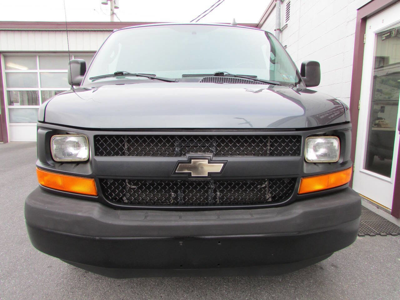 Used 2017 Chevrolet Express 2500 LS RWD image 2