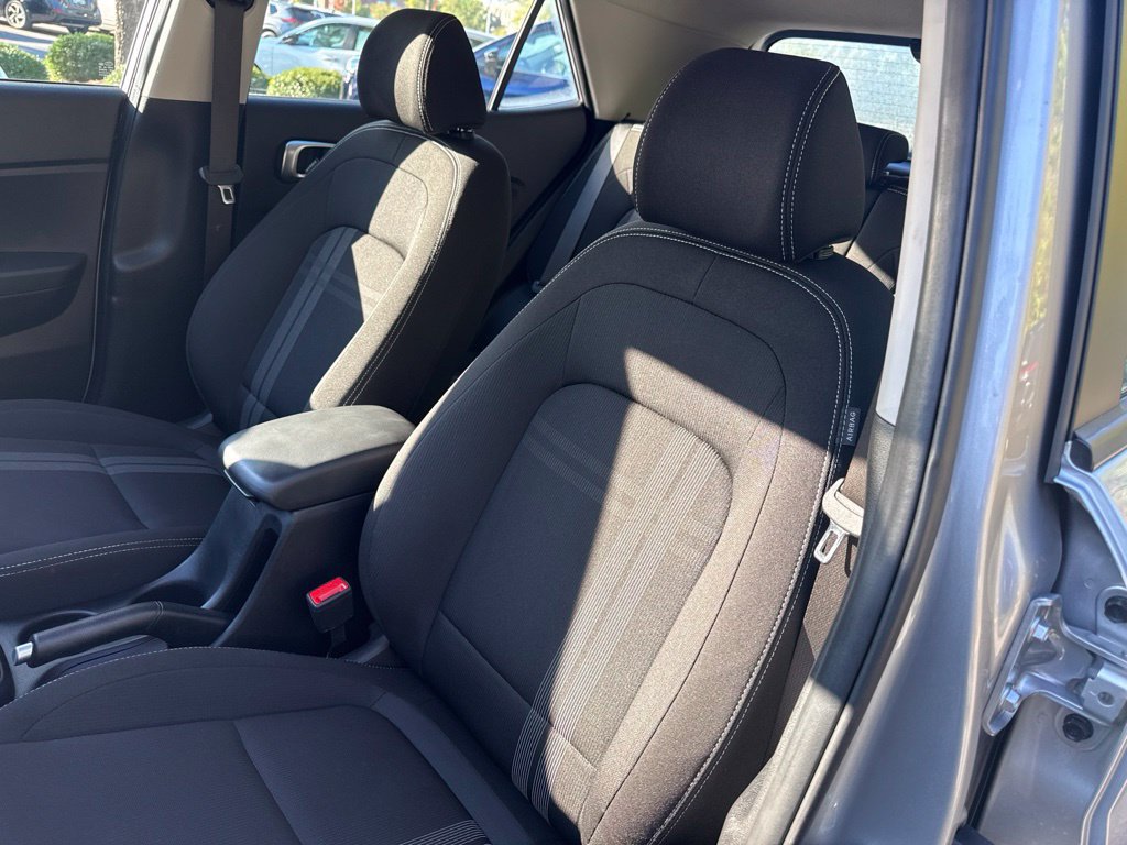 Used 2025 Hyundai Venue SEL FWD image 18