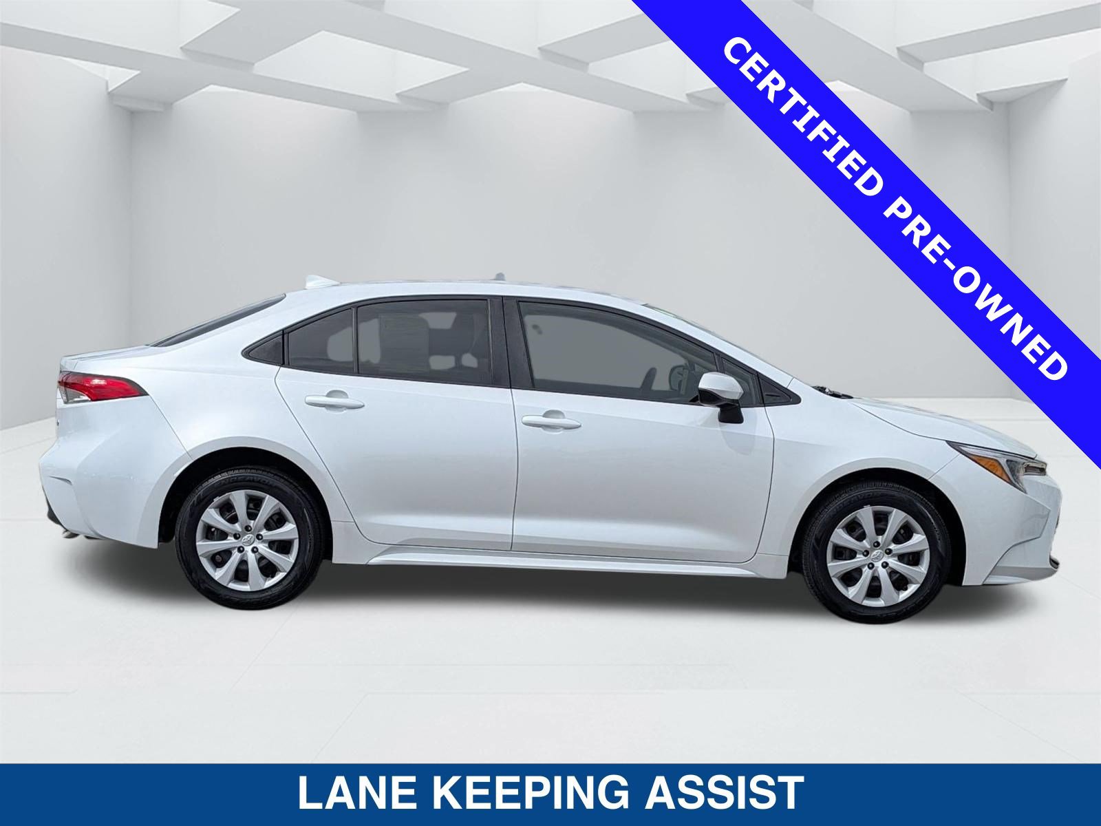 Used 2024 Toyota Corolla LE image 3