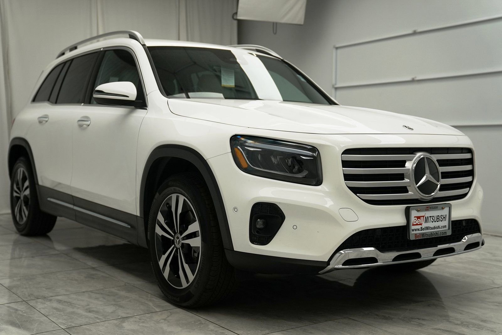 Used 2025 Mercedes-Benz GLB 250 4MATIC image 2