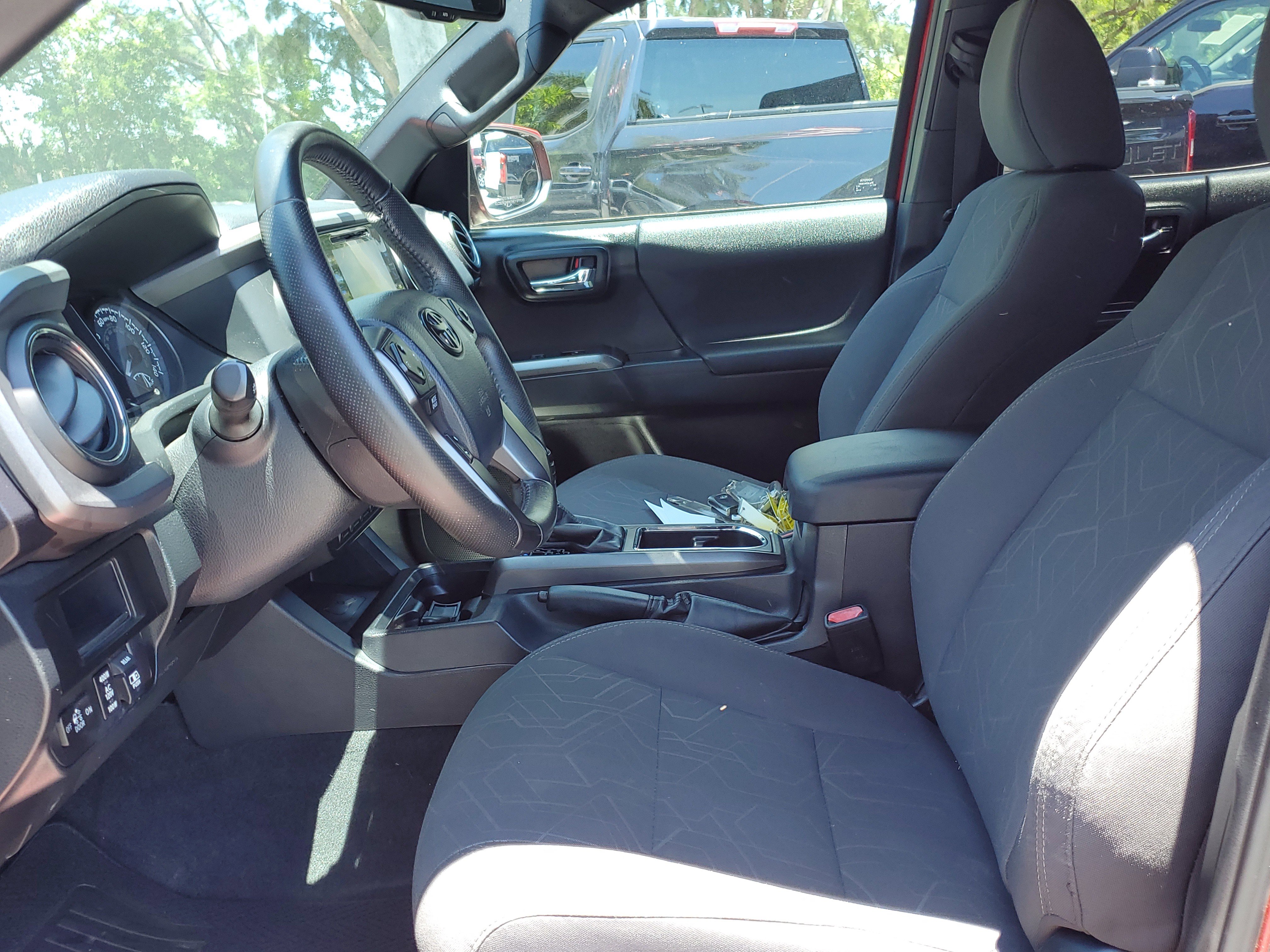 Used 2017 Toyota Tacoma TRD Sport w/ Premium & Technology Package image 13