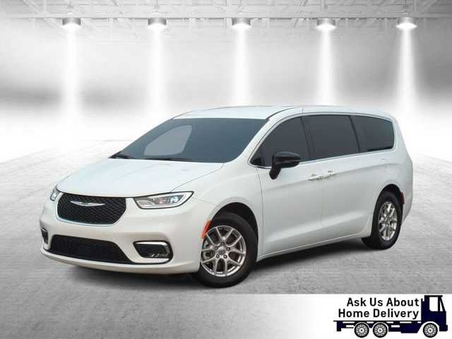 Used 2024 Chrysler Pacifica Touring