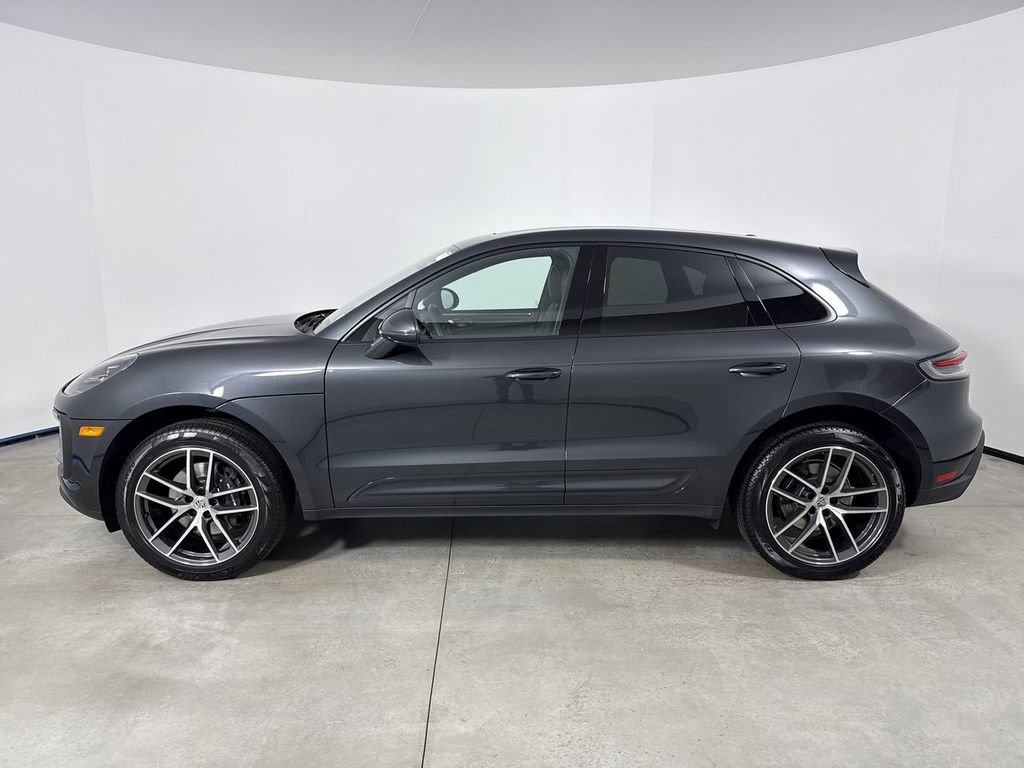 Certified 2025 Porsche Macan image 2